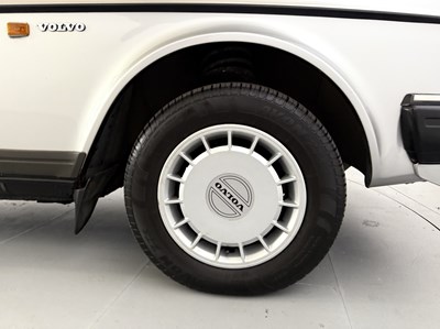 Lot 6 - 1989 Volvo 240GL