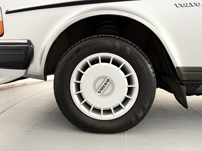 Lot 6 - 1989 Volvo 240GL