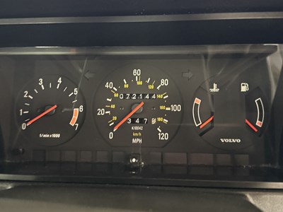 Lot 6 - 1989 Volvo 240GL