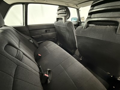 Lot 6 - 1989 Volvo 240GL