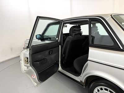 Lot 6 - 1989 Volvo 240GL