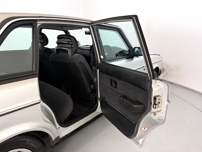 Lot 6 - 1989 Volvo 240GL