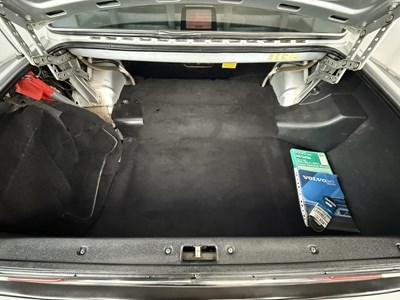 Lot 6 - 1989 Volvo 240GL