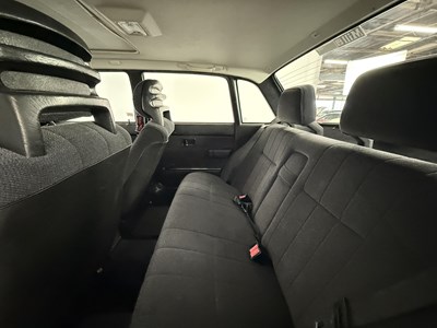 Lot 6 - 1989 Volvo 240GL