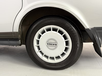 Lot 6 - 1989 Volvo 240GL