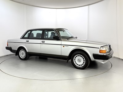 Lot 6 - 1989 Volvo 240GL