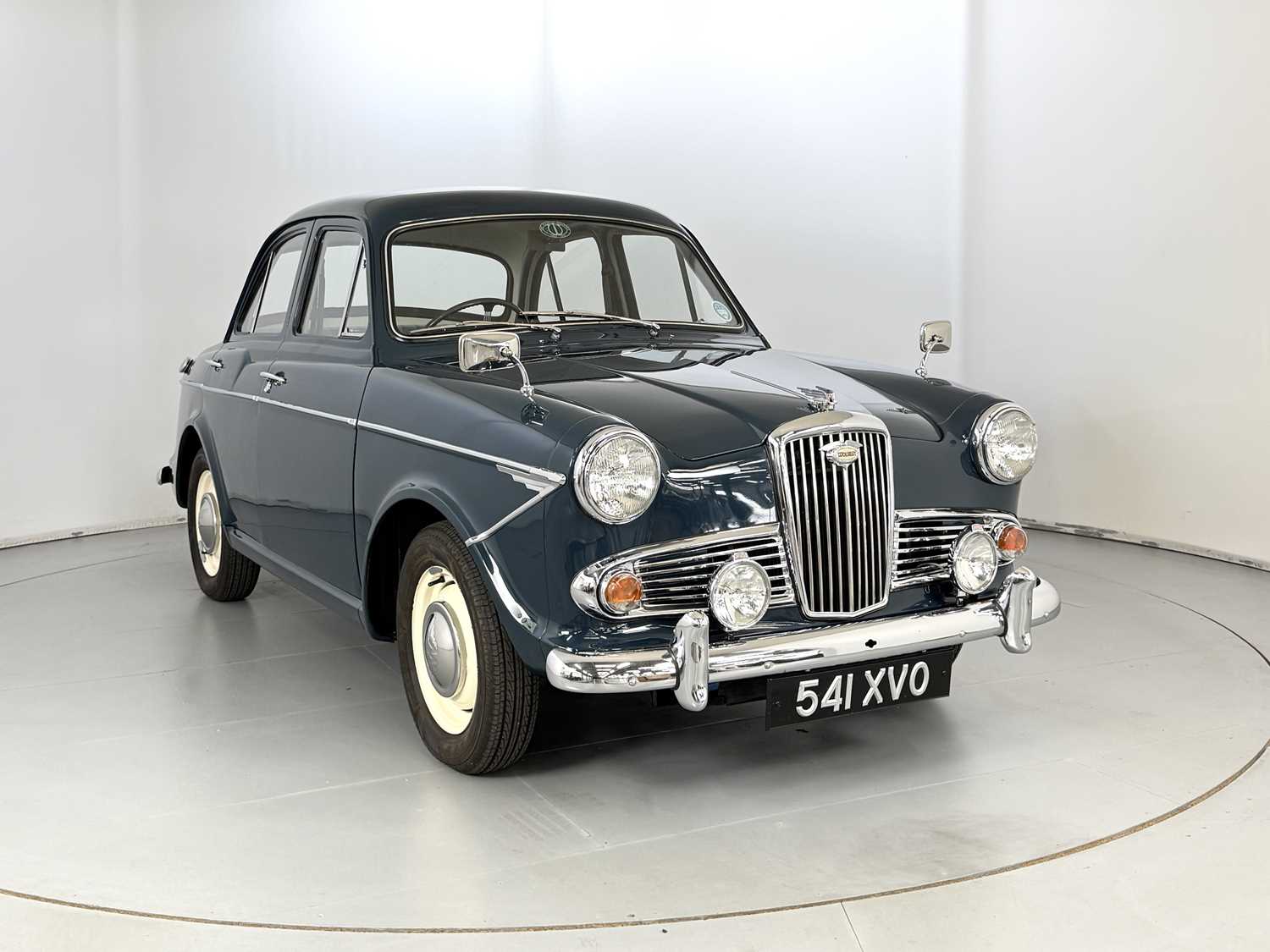 Lot 2 - 1964 Wolseley 1500