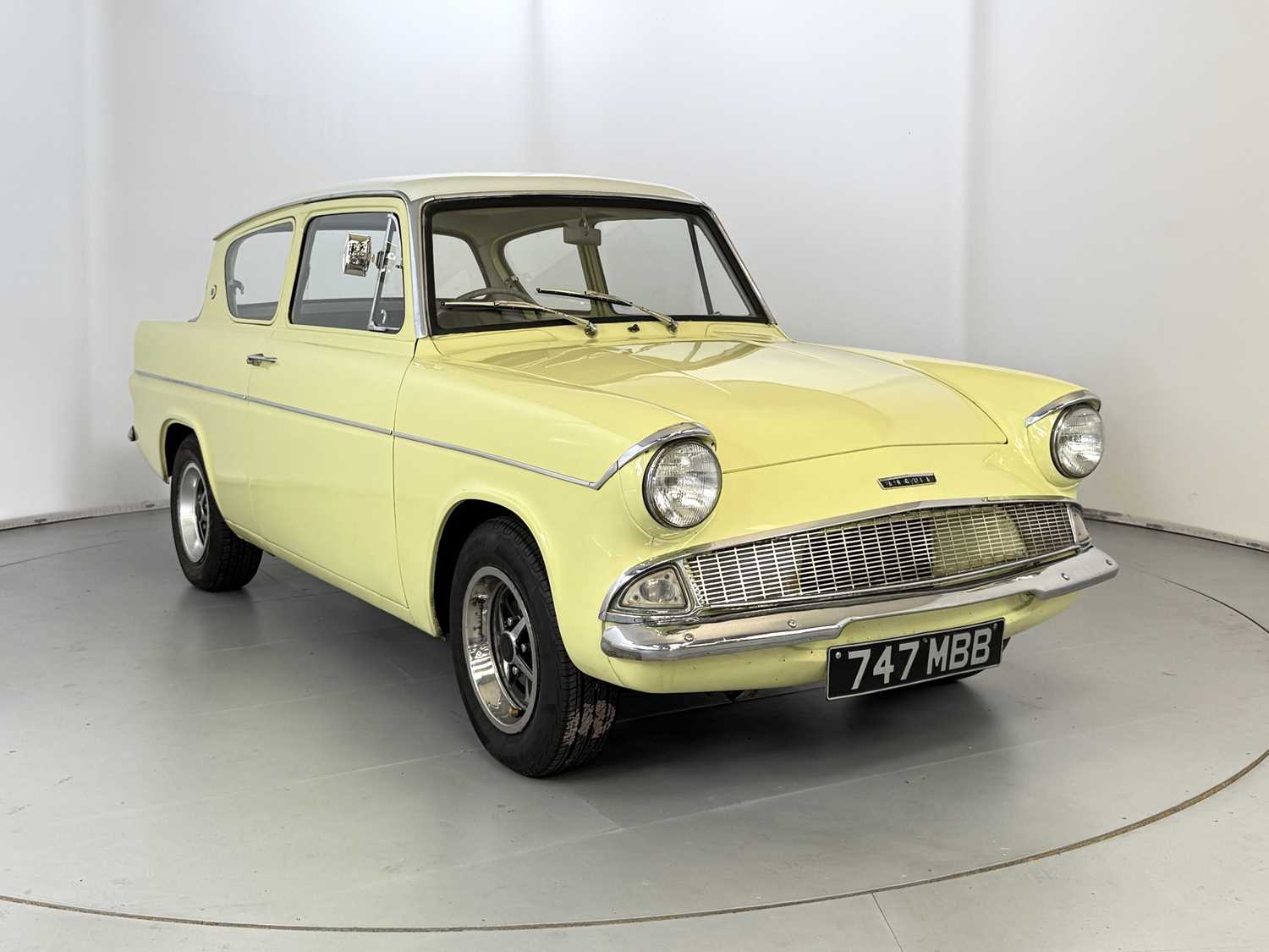 Lot 5 - 1960 Ford Anglia