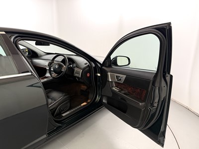 Lot 44 - 2010 Jaguar XF