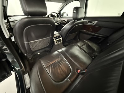 Lot 44 - 2010 Jaguar XF
