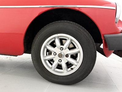 Lot 133 - 1976 MG B Roadster