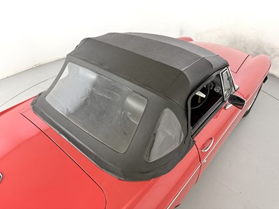 Lot 133 - 1976 MG B Roadster