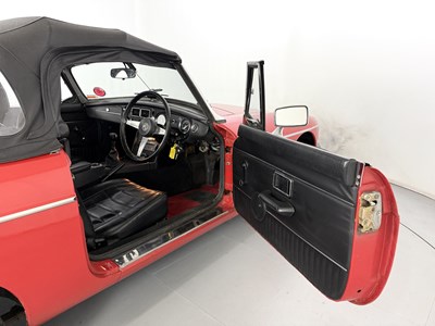 Lot 133 - 1976 MG B Roadster