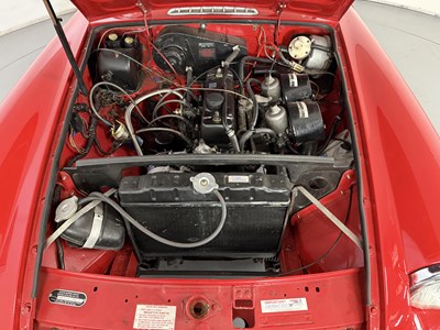 Lot 133 - 1976 MG B Roadster