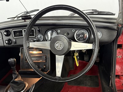 Lot 133 - 1976 MG B Roadster