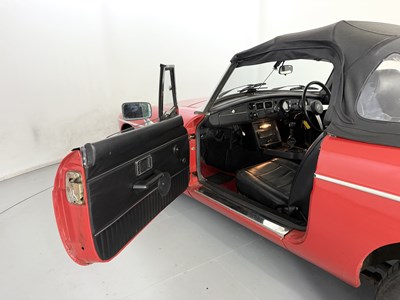 Lot 133 - 1976 MG B Roadster