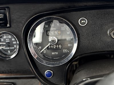 Lot 133 - 1976 MG B Roadster