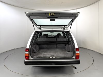 Lot 76 - 1997 Volvo 940 Turbo