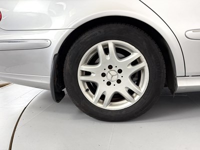 Lot 145 - 2004 Mercedes-Benz E320
