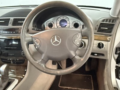 Lot 145 - 2004 Mercedes-Benz E320