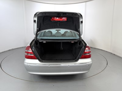 Lot 145 - 2004 Mercedes-Benz E320