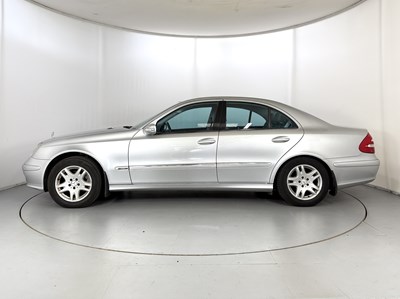 Lot 145 - 2004 Mercedes-Benz E320