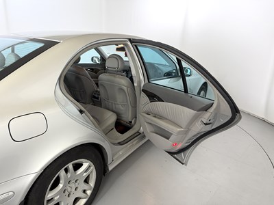 Lot 145 - 2004 Mercedes-Benz E320