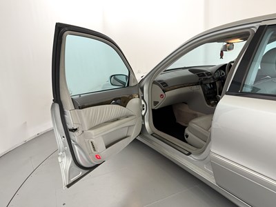 Lot 145 - 2004 Mercedes-Benz E320
