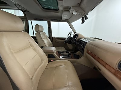 Lot 99 - 1998 Land Rover Discovery V8 LSE