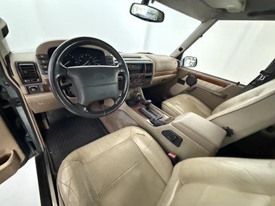 Lot 99 - 1998 Land Rover Discovery V8 LSE