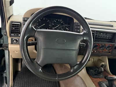 Lot 99 - 1998 Land Rover Discovery V8 LSE
