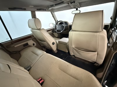 Lot 99 - 1998 Land Rover Discovery V8 LSE