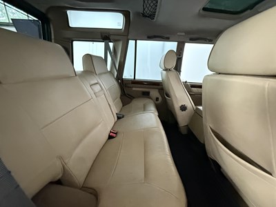 Lot 99 - 1998 Land Rover Discovery V8 LSE
