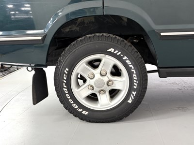 Lot 99 - 1998 Land Rover Discovery V8 LSE