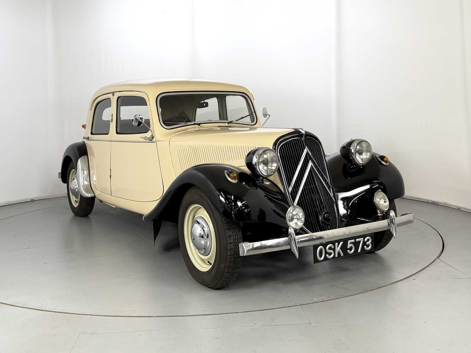 Lot 210 - 1954 Citroen Traction Avant