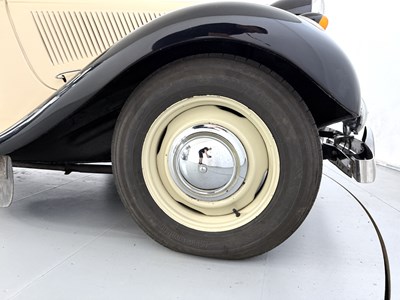 Lot 210 - 1954 Citroen Traction Avant