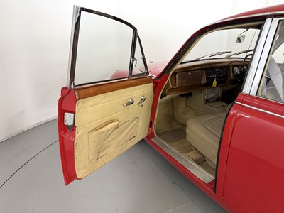 Lot 174 - 1968 Jaguar MK2 2.4