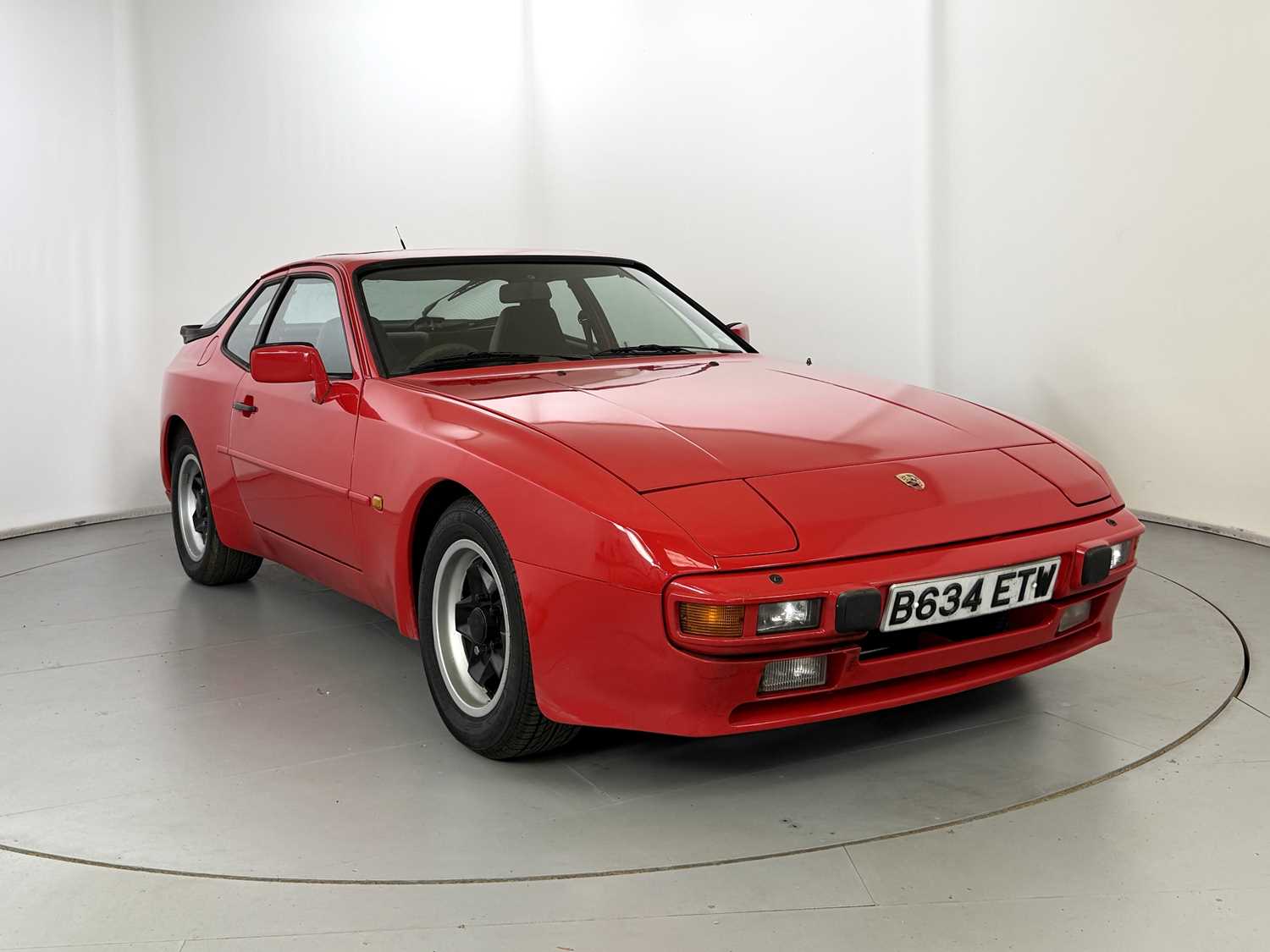 Lot 136 - 1984 Porsche 944
