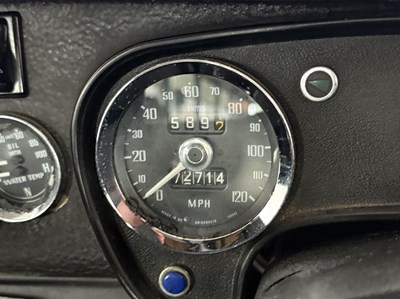 Lot 89 - 1975 MG B GT Jubilee