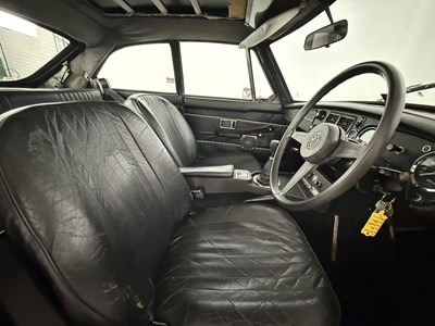 Lot 89 - 1975 MG B GT Jubilee
