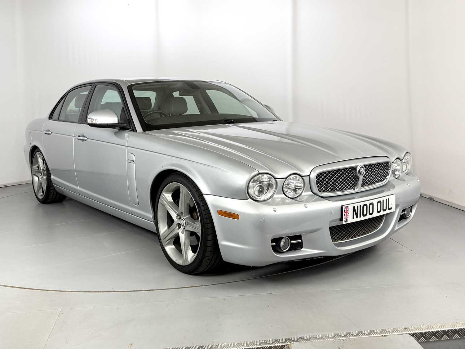 Lot 11 - 2008 Jaguar XJ Sport
