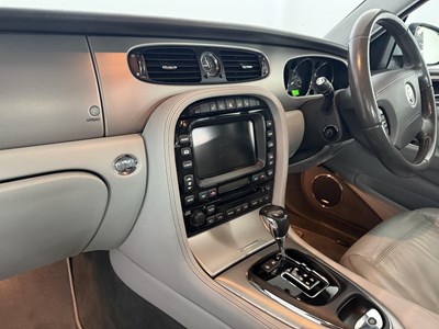 Lot 11 - 2008 Jaguar XJ Sport