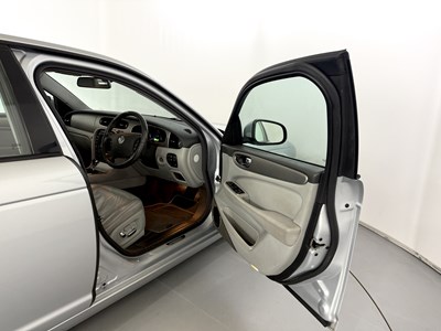 Lot 11 - 2008 Jaguar XJ Sport