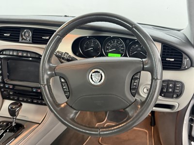 Lot 11 - 2008 Jaguar XJ Sport