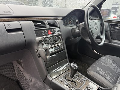 Lot 49 - 1998 Mercedes-Benz E200 - NO RESERVE