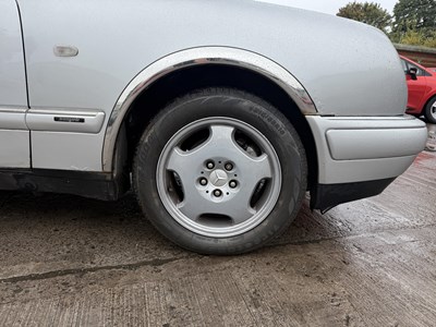 Lot 49 - 1998 Mercedes-Benz E200 - NO RESERVE
