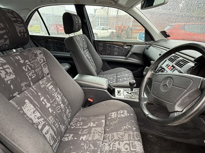 Lot 49 - 1998 Mercedes-Benz E200 - NO RESERVE