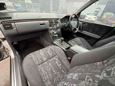 Lot 49 - 1998 Mercedes-Benz E200 - NO RESERVE