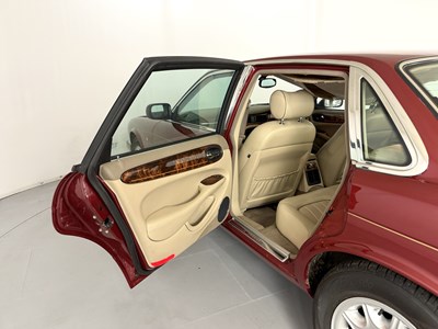 Lot 3 - 2002 Jaguar XJ8 - NO RESERVE