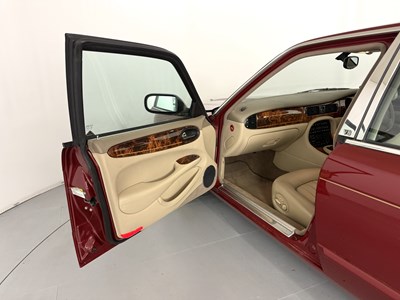 Lot 3 - 2002 Jaguar XJ8 - NO RESERVE